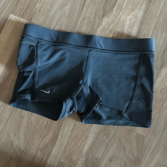 Nike spandex shorts - Picture 3 of 5
